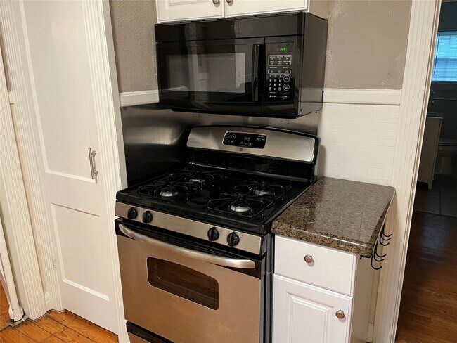 Photo - 2121 Milford St