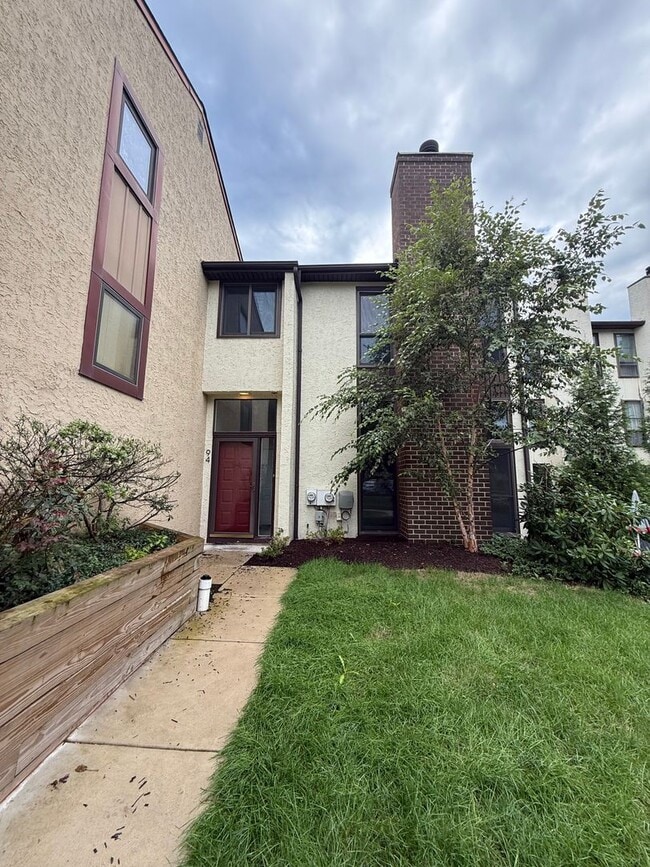 94 Palace Ct