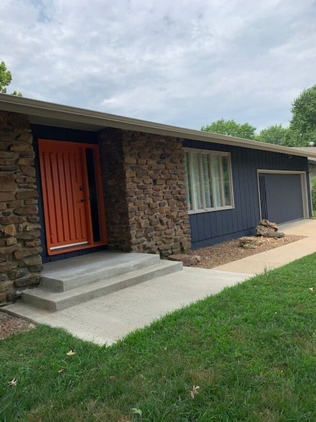 Building Photo - Brentwood South Subdivision - Completely Remodeled 3 Bedroom 2 Bath Home With Huge Backyard!