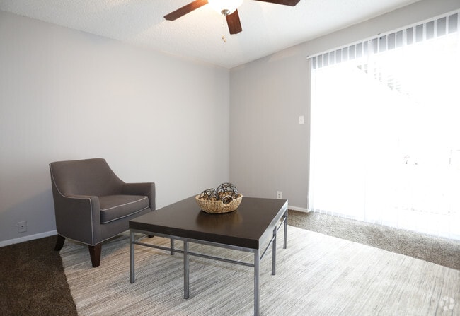 2BR/1BA -945SF
