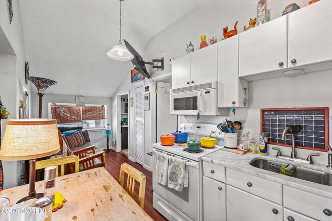 Photo - 321 Park Pl Ave