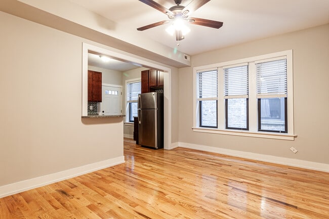 Building Photo - 3519 N Racine Ave Unit W1