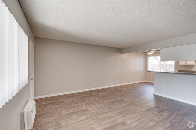 2BR, 2BA - 875SF