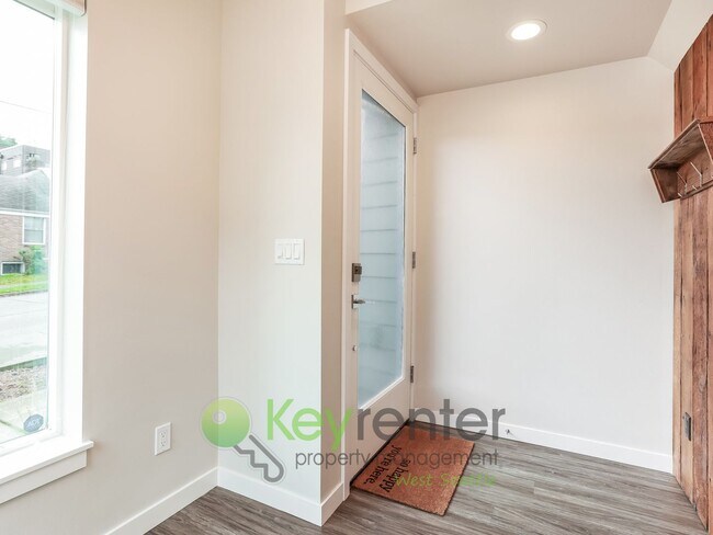 Photo - Bright, Modern Townhome Steps from Ballard Dining and Cafes