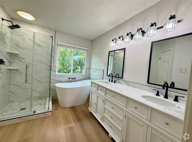 Building Photo - 1502 Woodstone S Rental