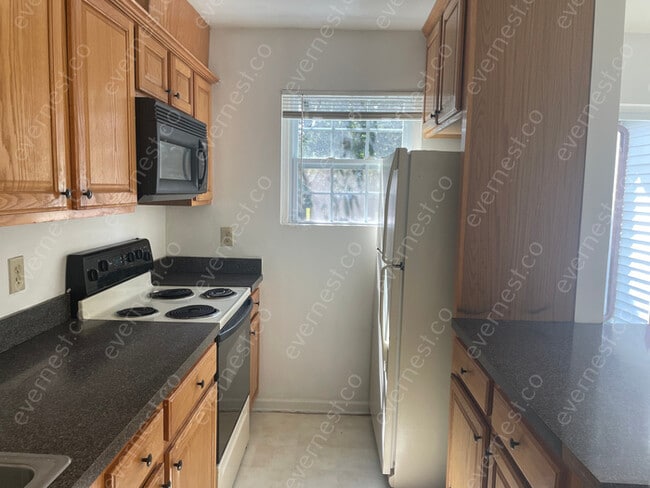 Photo - 2 Bed/1.5 Bath Townhome with Spacious Living