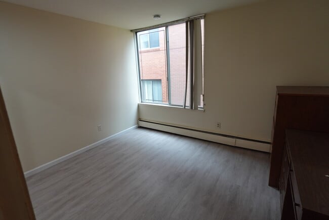 Photo - 832 Packard St