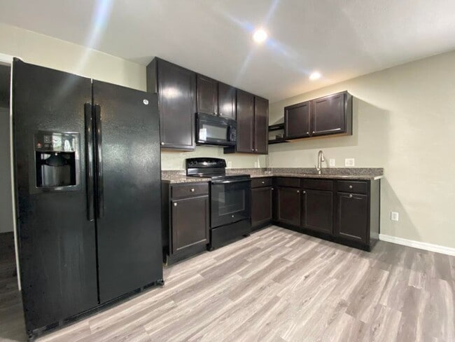 Photo - Daytona Beachside Charmer