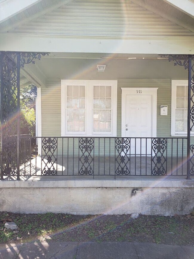 Photo - 911/913 N. Fitzhugh Unit 911 1