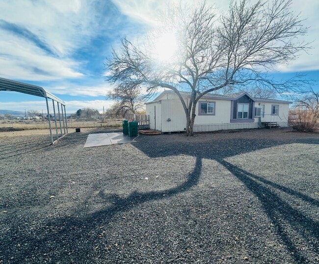 Building Photo - 3 Bed Charming Updated Home Silver Springs