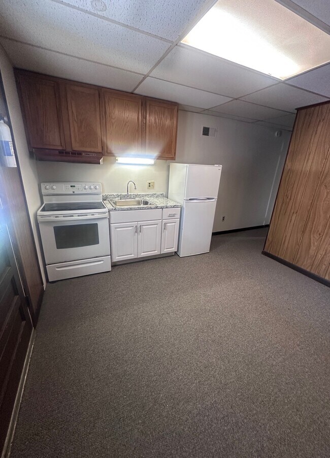 Building Photo - Quailwood Parkway Unit 3
