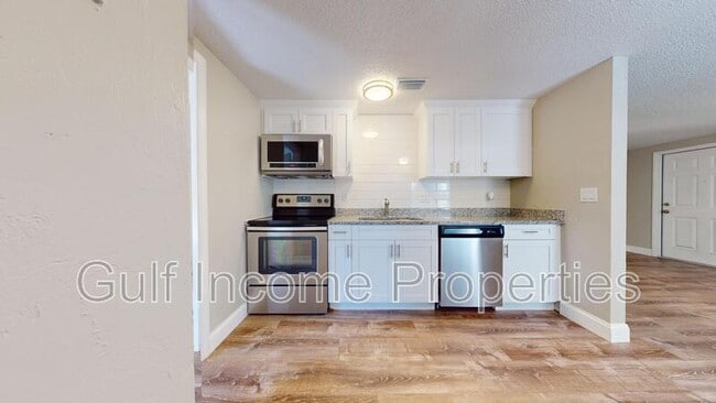 Photo - 2515 30th Ave Dr E
