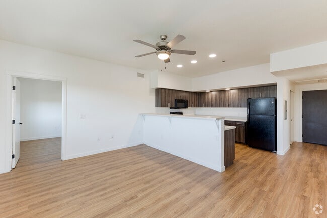 3BR, 2BA - 1,137SF - Living Room - Laurel Tree at Northern