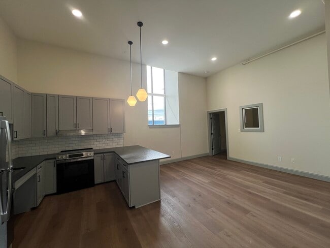 Photo - 160 Seabury St Unit 17