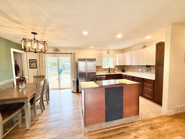 Photo - Renovated home on Yosemite for rent!