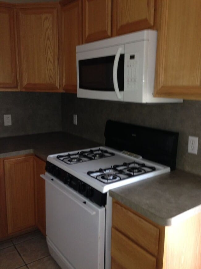 THREE BEDROOMS TWO BATHS, FENCED BACKYARD,... - THREE BEDROOMS TWO BATHS, FENCED BACKYARD,... House