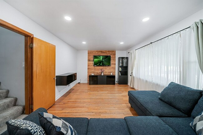 Photo - 3200 Highland Ave