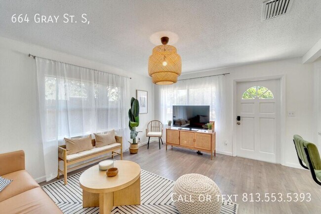 Photo - 664 Gray St S