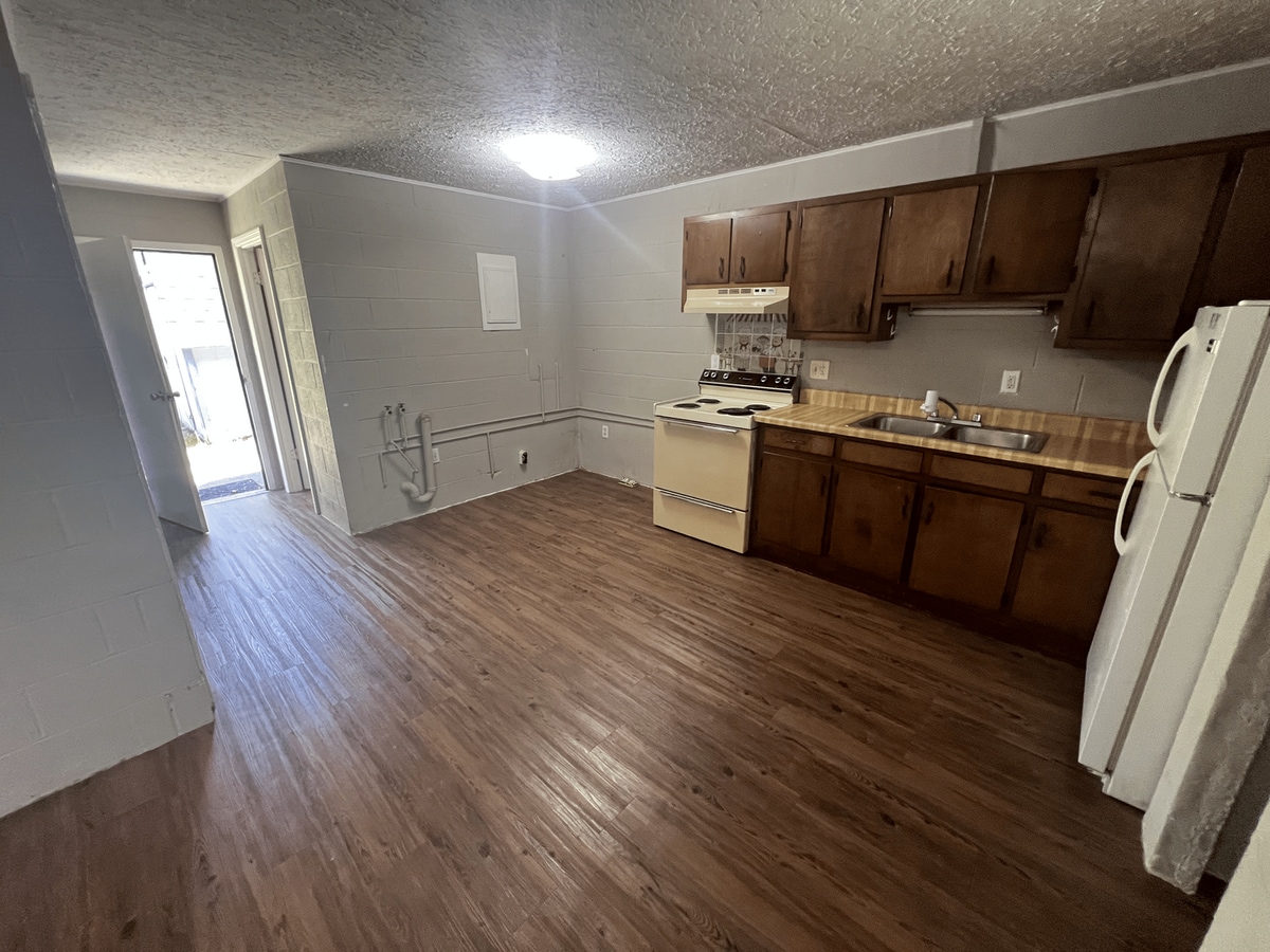 1 bed 1 bath $750 per month Coming Soon - 1 bed 1 bath $750 per month Coming Soon