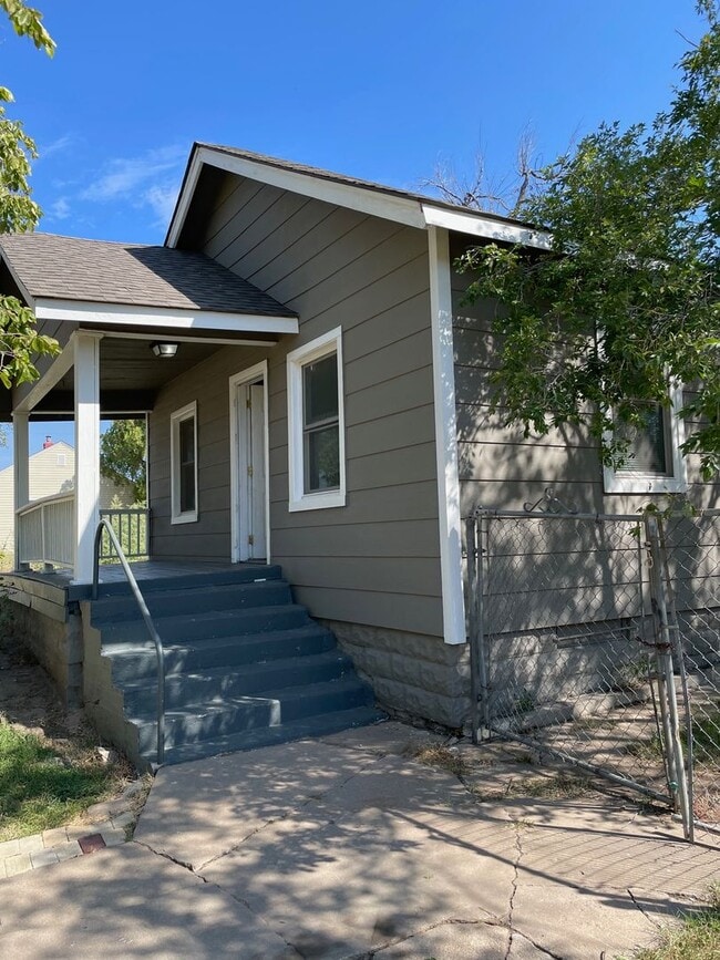 Photo - Darling Home Close to Saint Marks Church & WSU