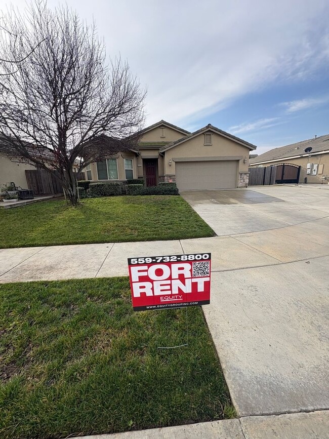 Photo - NW Visalia Home Near Shopping Center Available Now!