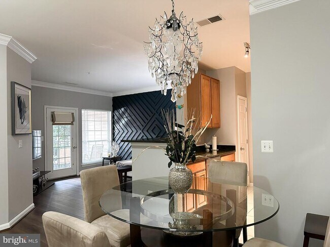 Photo - 4850 Eisenhower Ave Unit 121