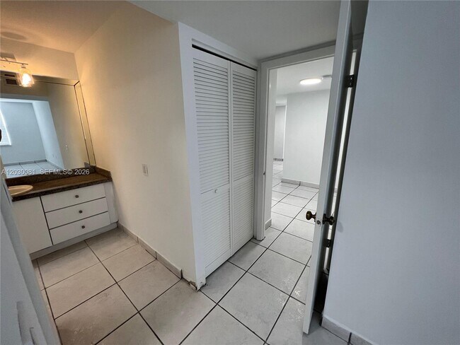 Photo - 17890 W Dixie Hwy Unidad 502