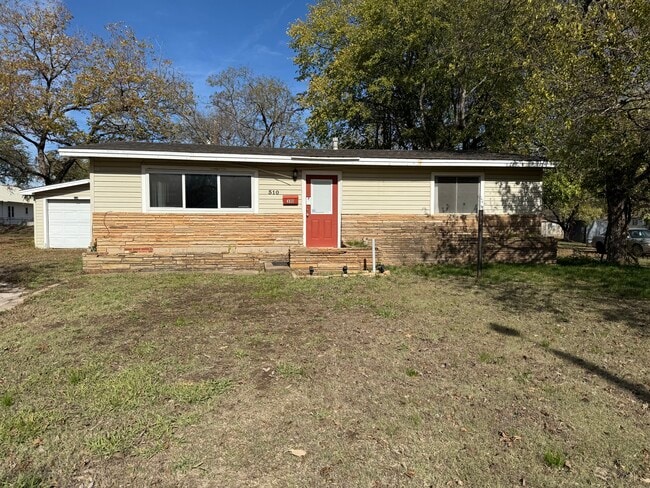 Photo - 310 E 3rd St