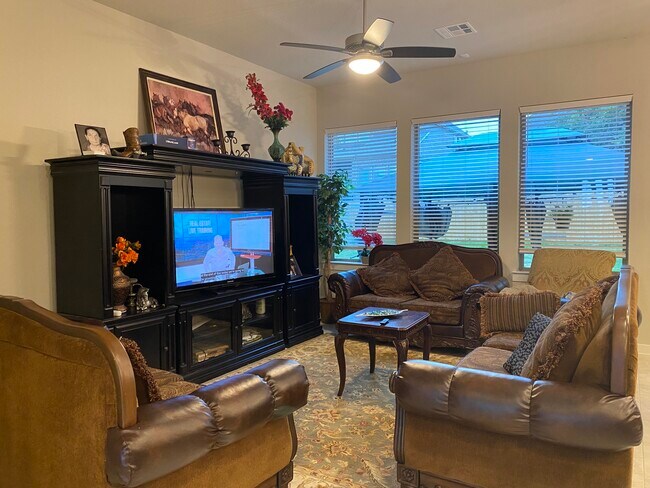 2017 Palmera Ridge Blvd Unidad Lakewood Villa