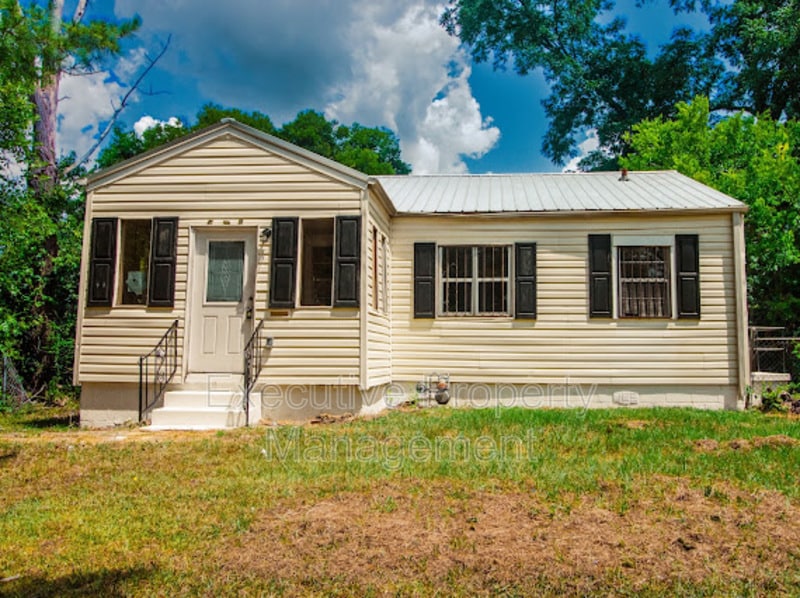 Photo - 608 40th Pl House