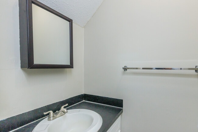 2 BD - 1.5 BA