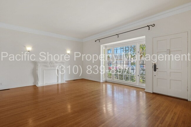 Photo - Orange Triplex Unit 623
