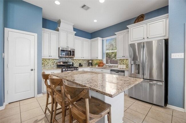 Building Photo - 122 Cheswood Forest Dr Rental
