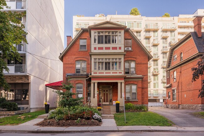 Photo - 155 MacLaren