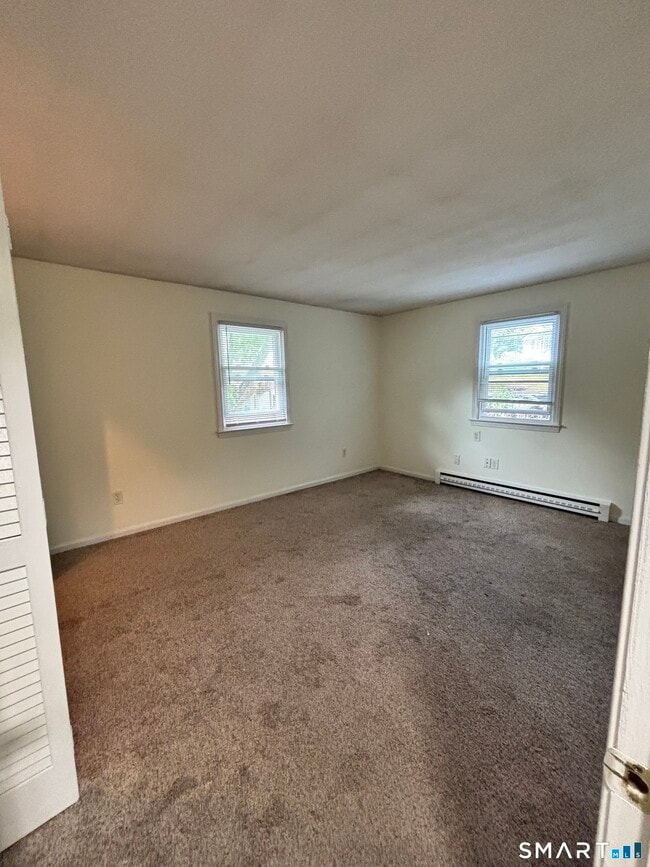 Building Photo - 99 Maple Ave Unit 2F