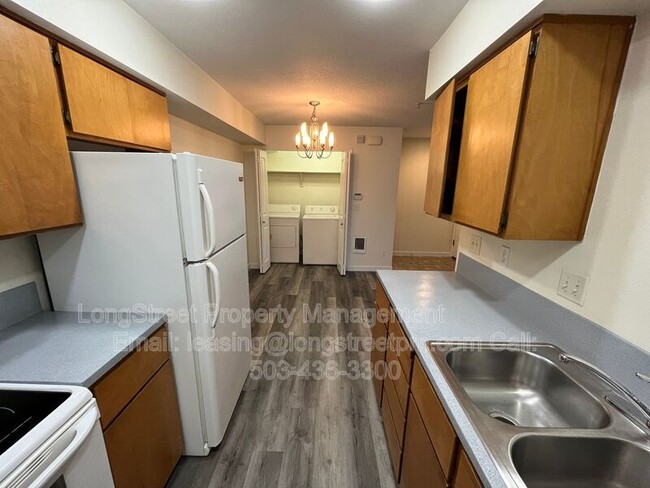 Photo - Rhine St Apts RH-7865