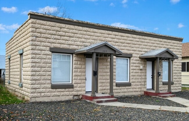 Photo - 309 N Commercial Ave