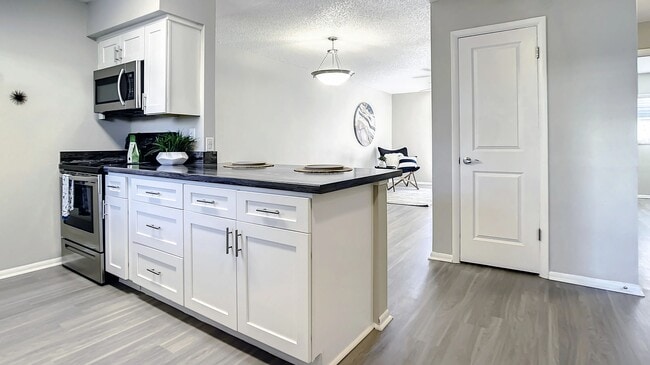 Determinados planos de planta cuentan con una barra de desayuno, que ofrece vistas a la cocina y a la sala de estar, perfecta para recibir invitados y despertarse al sol.