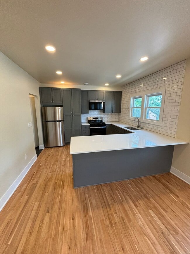 Building Photo - 901-903 E Center St Unit 903-A E Center St (Upper rear) Rental