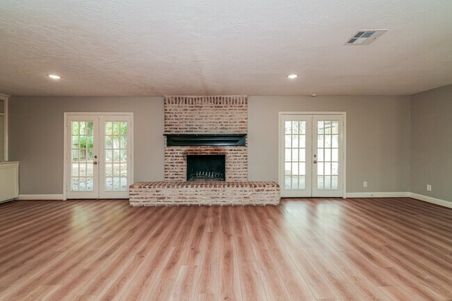 Photo - 8010 Oak Moss Dr