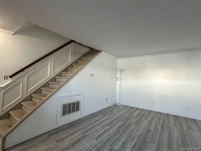 Photo - 216 Springmeadow Dr Unit K