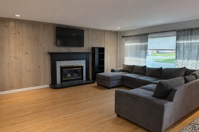 Photo - 418 Hurstbourne Rd