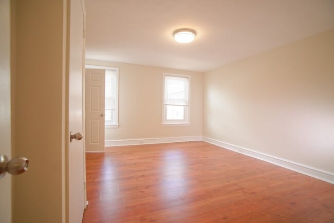 Photo - 3718 Calumet St
