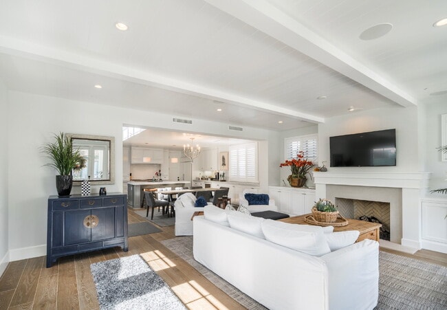 California Coastal Awaits: Luxurious Custom 3-Bedroom Home with Marble Touches on Balboa Island