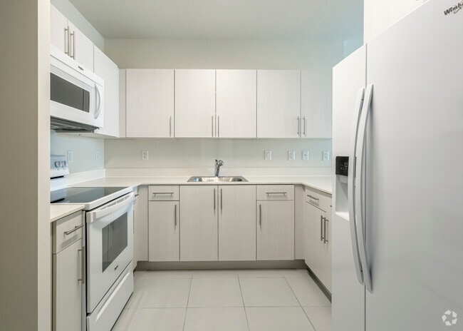 1 BDR + Den, 2 BA - 925 SF