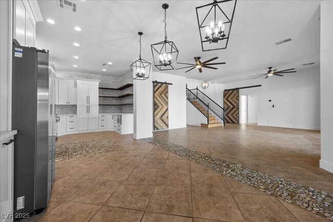 Photo - 6332 Peggotty Ave