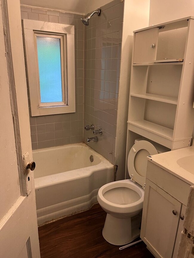 Photo - 807 Hawley Ave Unidad Apt. 2