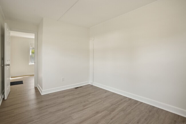 Photo - 221 Hunyadi Ave