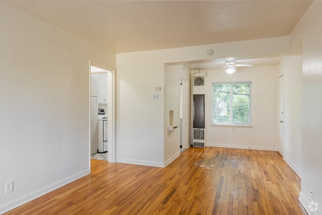 1BR, 1BA - 500SF - Living Room - Powell Gardens Apartments