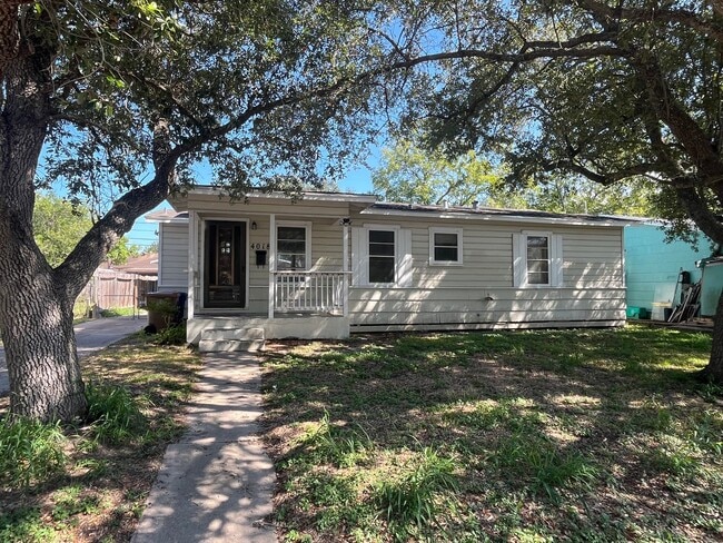 Building Photo - Three Bedroom in Collier Subdivision!! Rental